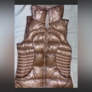 LuLulemon Super Cute Champagne color Vest size 8.